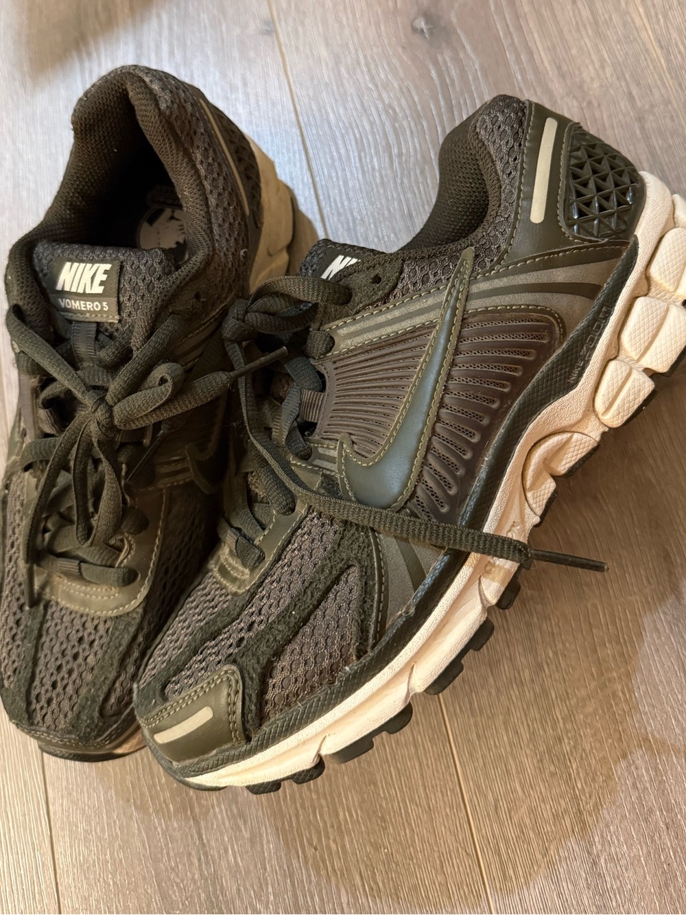 NIKE Vomero 5 (Women’s 7)